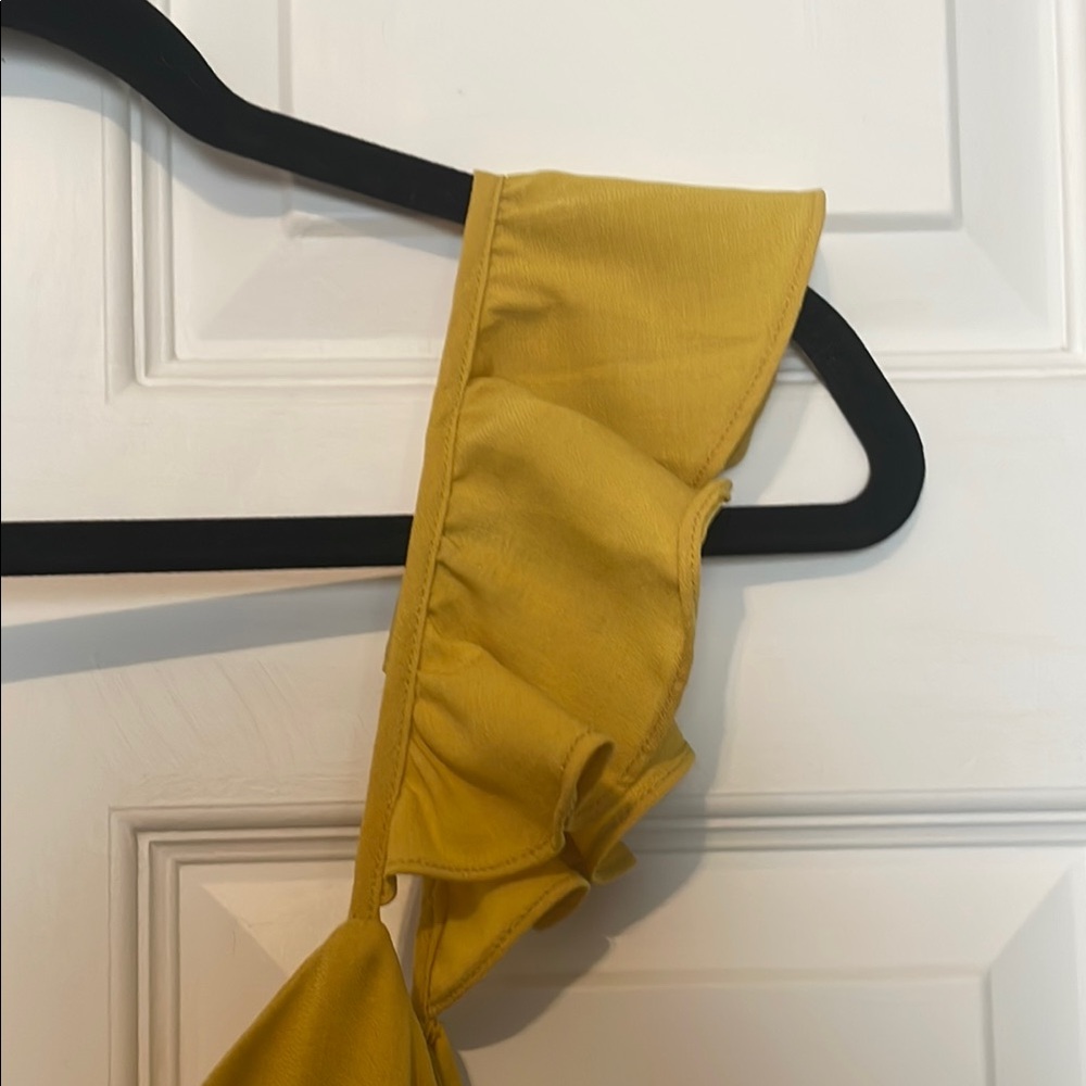 Yellow Ruffle Strap Romper - Picture 2 of 4